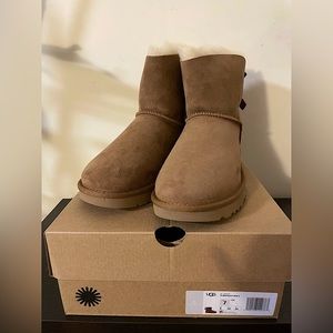 NWT UGG W Mini Bailey Bow II (2) - Never Worn